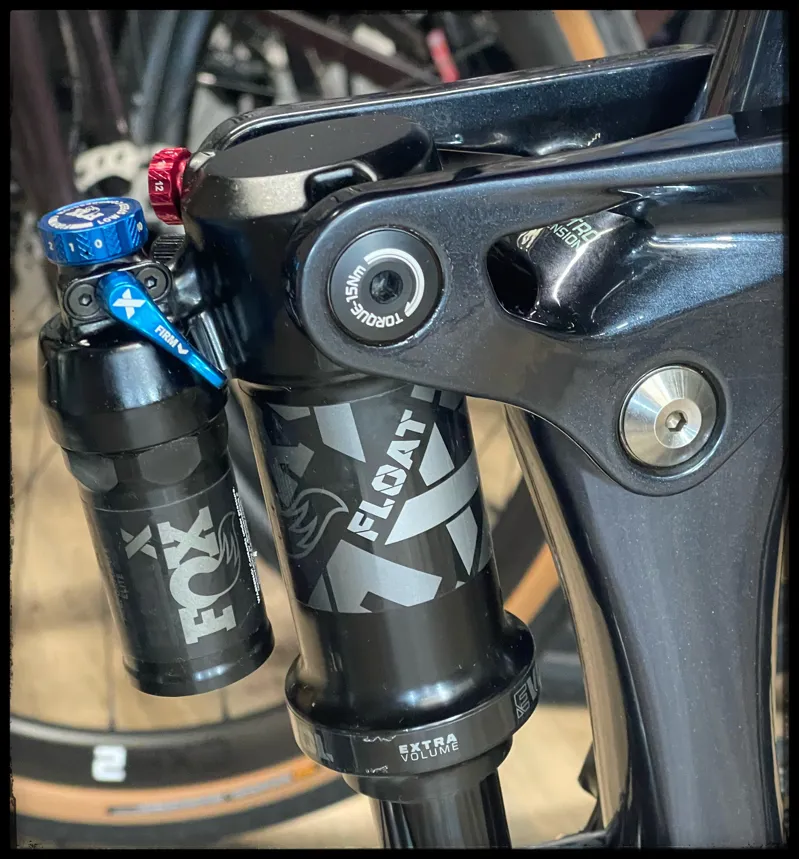 Giant Reign 1 Medium Airglow/Cold Night 2023-9